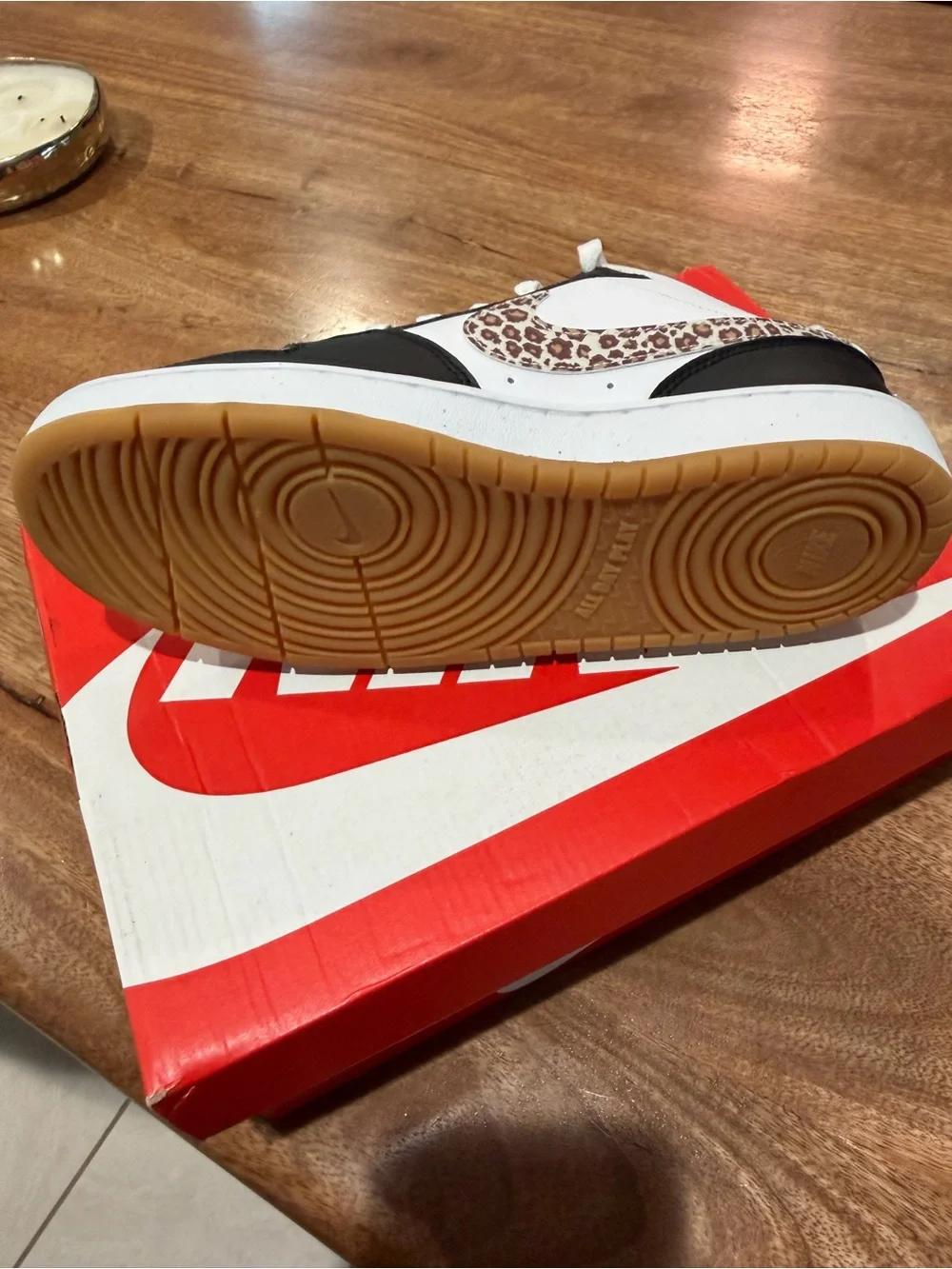 Nike kids Low-Top Sneaker - White/Black with Leopard Swoosh